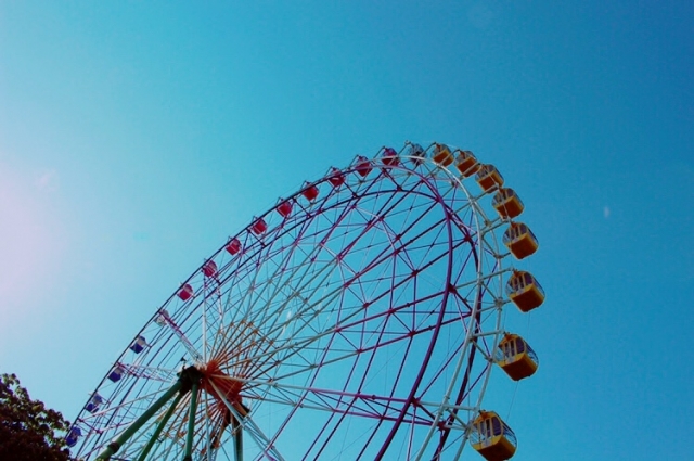 レンタル彼氏と遊園地デートは可能か調査した記事のアイキャッチ