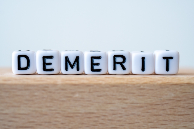 レンタル彼氏のデメリット・問題点について解説した記事のアイキャッチ